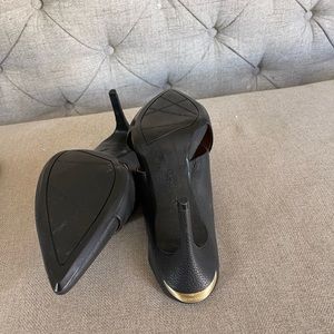 New Calvin Klein size 11 black heels